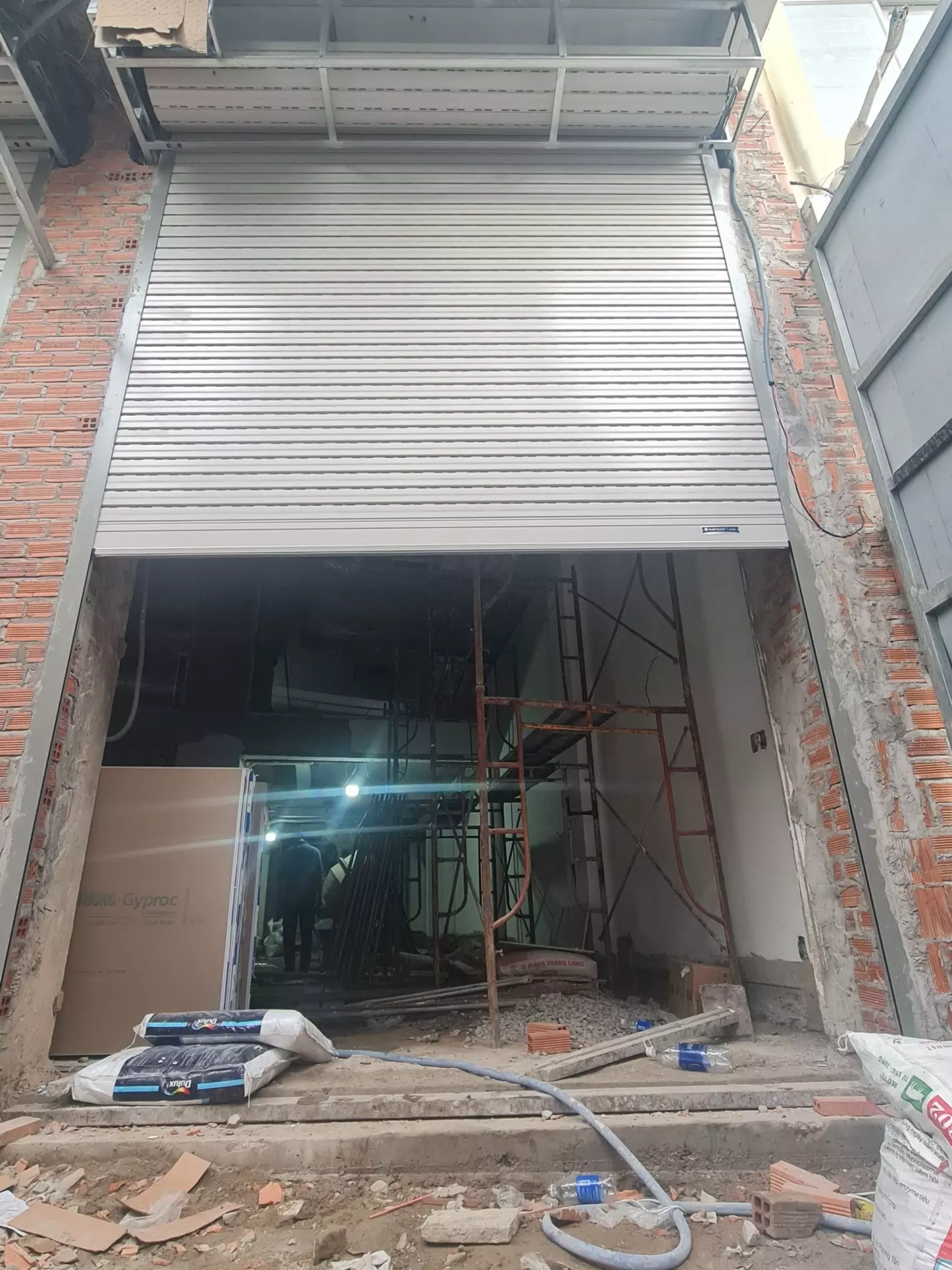 Lắp Đặt Cửa Cuốn Tân Khánh Chuyên Nghiệp Và Đáng Tin Cậy 10 Lắp Đặt Cửa Cuốn Tân Khánh Chuyên Nghiệp Và Đáng Tin Cậy