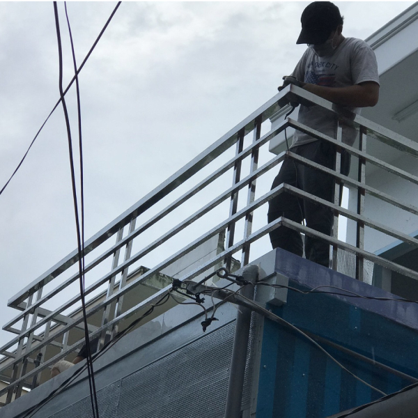 Cơ khí bình cơ: Giải pháp tối ưu cho ngành công nghiệp hiện đại 10 Mẫu lan can ban công inox 13 - Chuyên Thi Công Lan Can, Cầu Thang Ở Huế