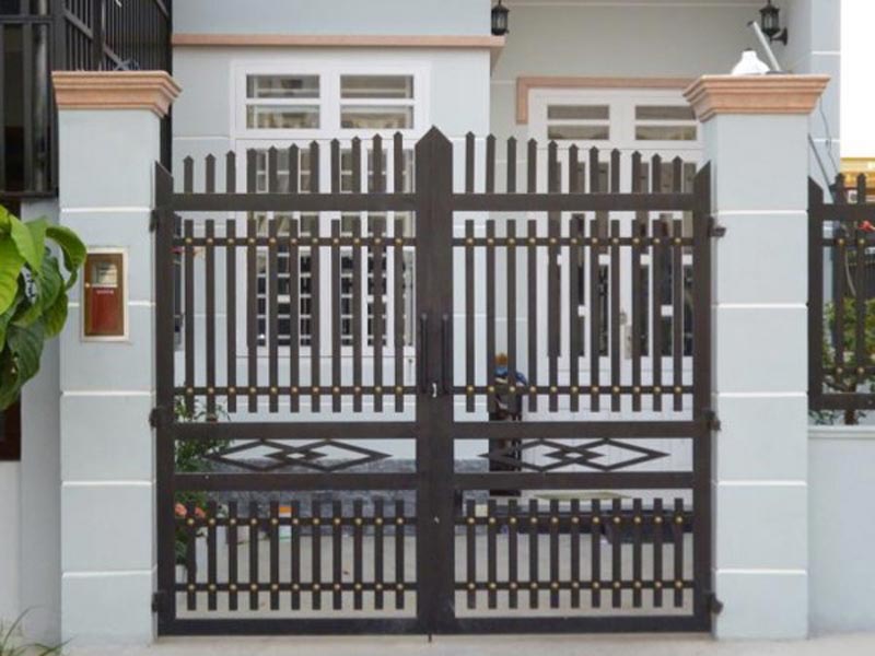 Cơ Khí Uyên Hưng: Giải Pháp Toàn Diện Cho Công Trình Hiện Đại 8 15+ mẫu cửa cổng sắt 2 cánh đẹp đơn giản xu hướng hiện nay