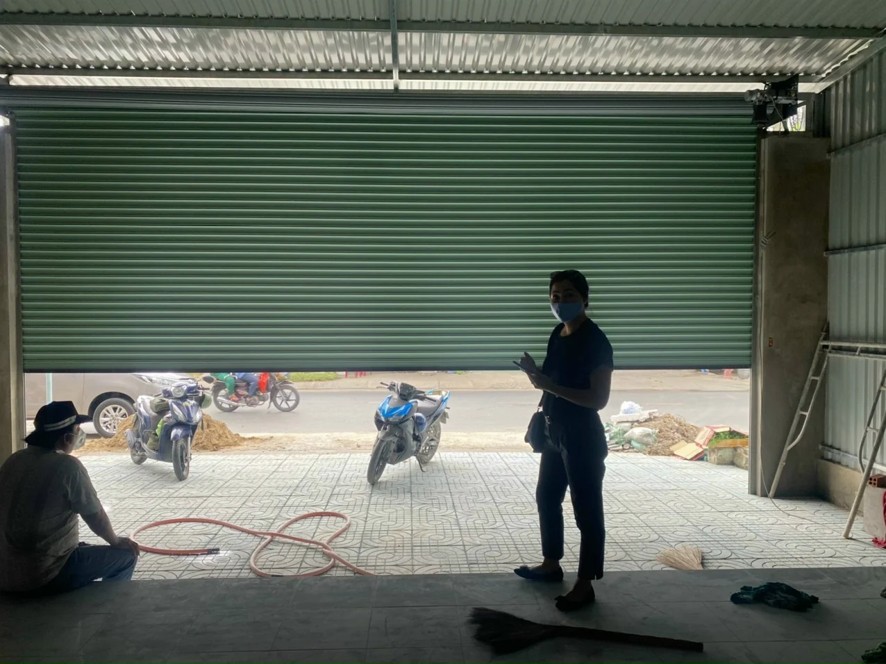 Cửa Cuốn Giá Rẻ Uyên Hưng: Tổng Quan Và Lợi Ích Nổi Bật 21 Cửa Cuốn Giá Rẻ Uyên Hưng: Tổng Quan Và Lợi Ích Nổi Bật