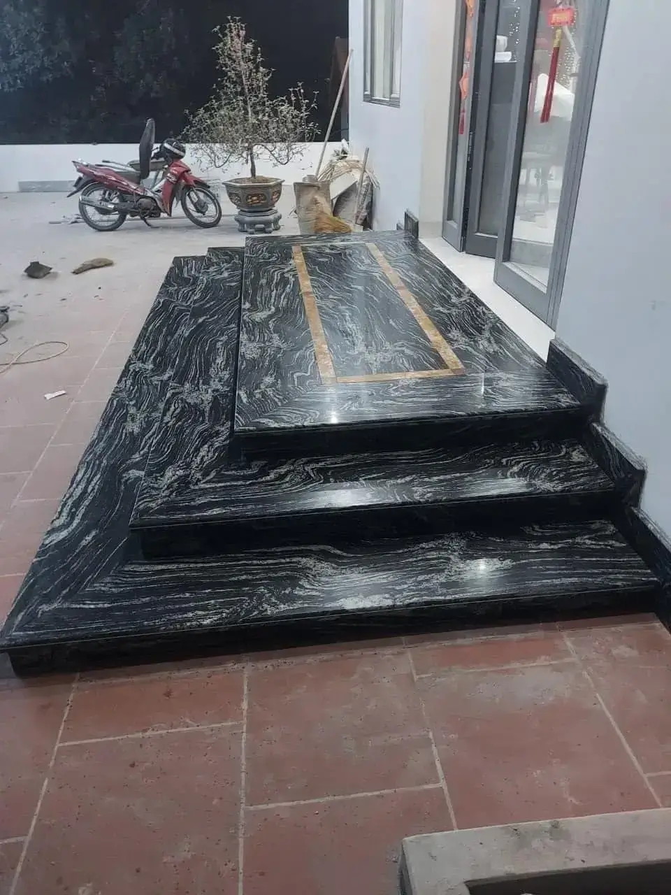 Đá hoa cương Bình Cơ - Đẳng cấp từ thiên nhiên cho mọi không gian sống 13 Lựa Chọn Đá Hoa Cương Bình Cơ Cho Bàn Bếp Cầu Thang