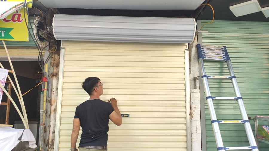 Lắp cửa cuốn bình cơ chất lượng cao, giá rẻ, phục vụ tận nơi! 14 Lắp đặt cửa cuốn bình cơ Austdoor an toàn, tiện lợi cho ngôi nhà bạn