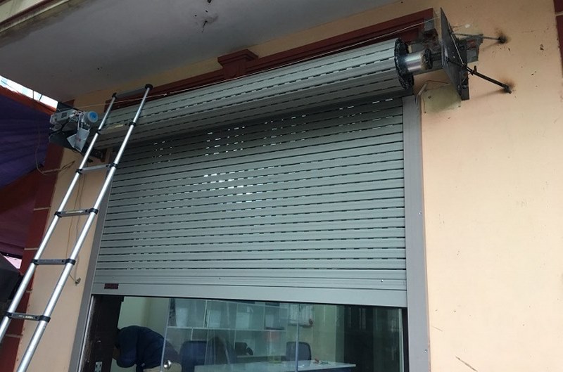 Lắp cửa cuốn Tây Nam dịch vụ uy tín nhanh chóng 10 Lắp cửa cuốn Tây Nam