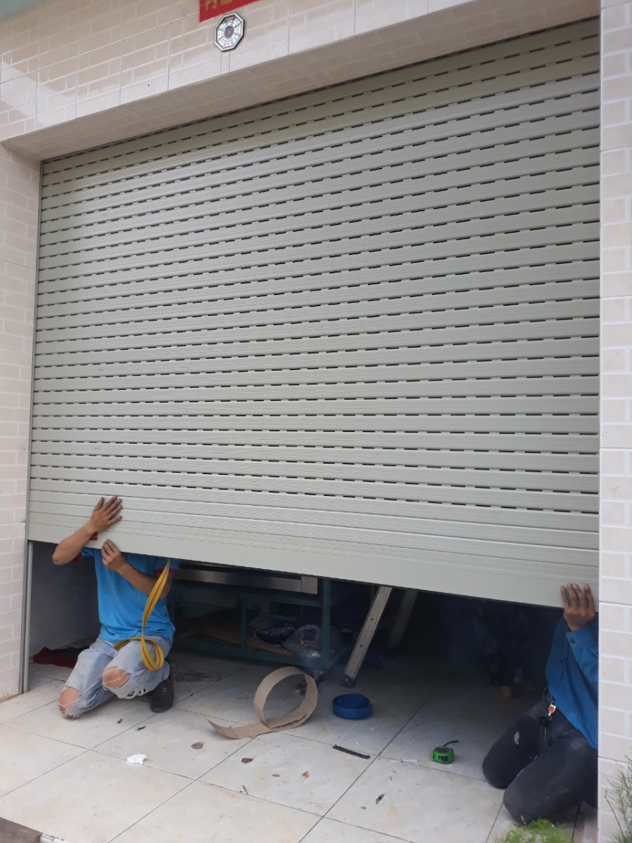 Lắp Đặt Cửa Cuốn Tân Thành nhanh chóng uy tín nhất 16 Lắp Đặt Cửa Cuốn Tân Thành: Giải Pháp An Toàn Hiện Đại