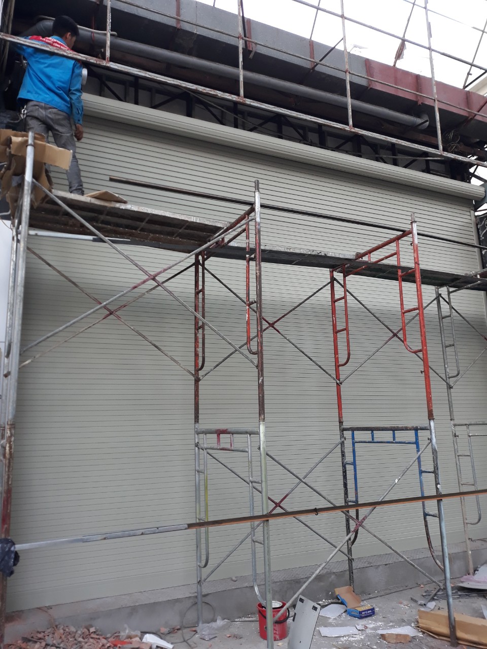 Lắp Đặt Cửa Cuốn Tân Thành nhanh chóng uy tín nhất 13 Lắp Đặt Cửa Cuốn Tân Thành: Giải Pháp An Toàn Hiện Đại