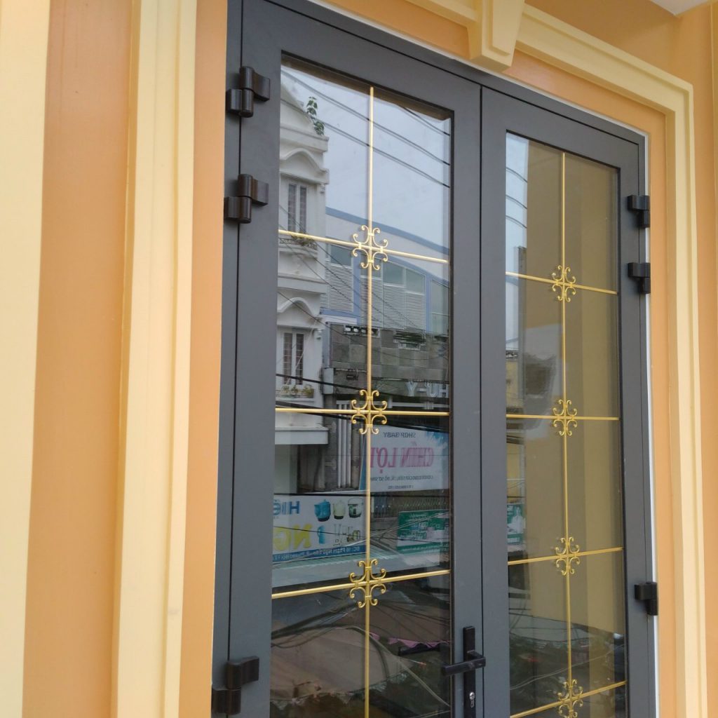 Thi Công Nhôm Kính Uyên Hưng: Đánh Giá Chất Lượng Dịch Vụ
