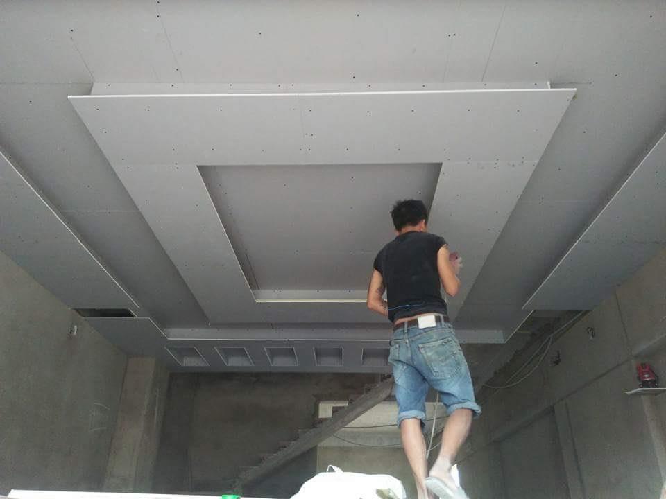 Đội ngũ thợ thi công trần thạch cao chuyên nghiệp tại Phú Giáo
