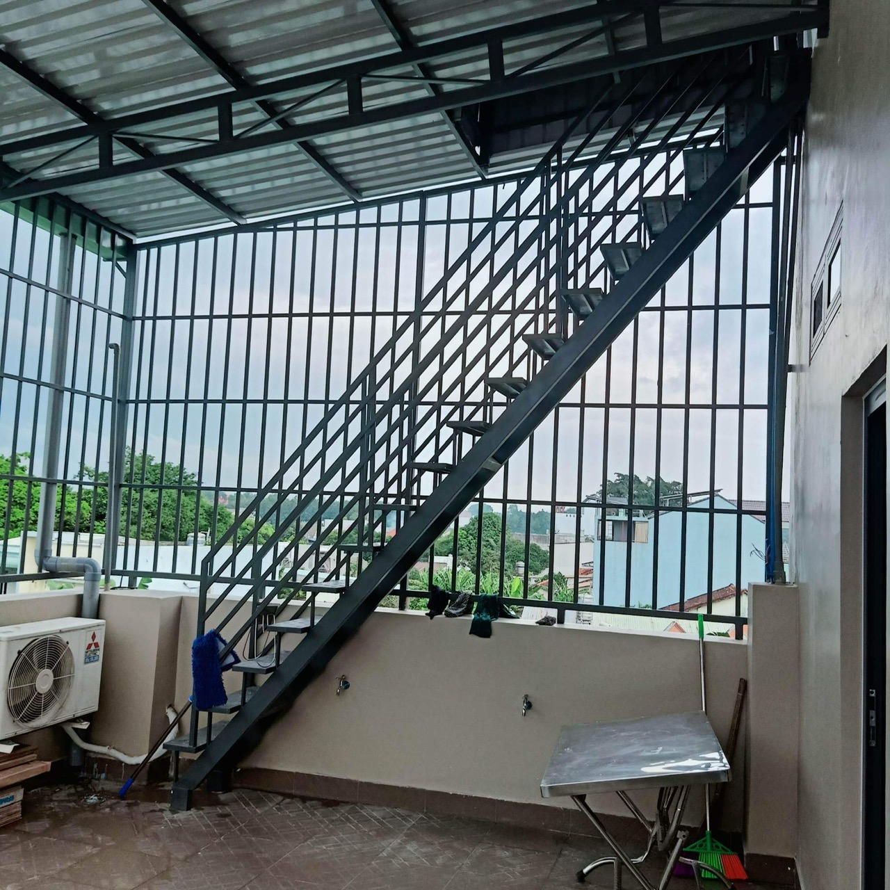 Cầu thang sắt Bàu Bàng đẹp