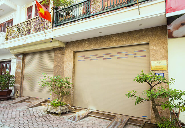 Cửa cuốn đẹp hiện đại cho nhà phố tại Bến Cát