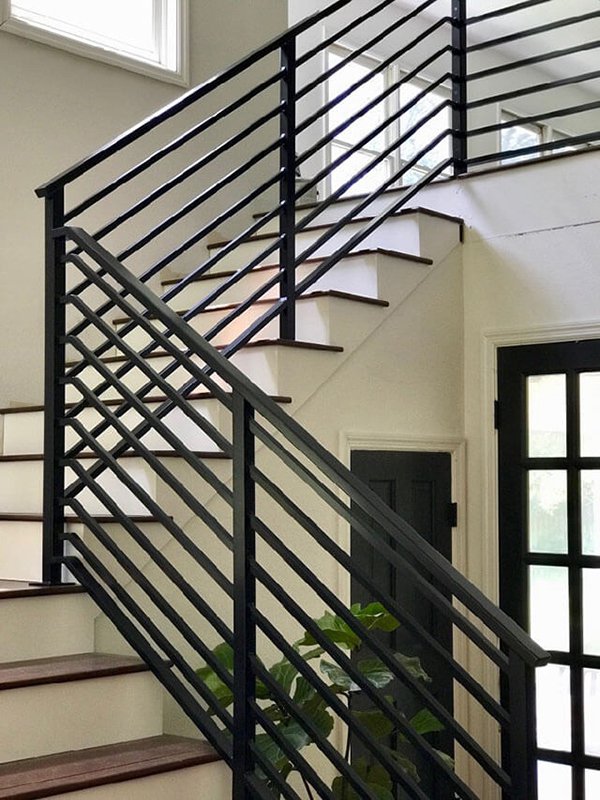 Lan can cầu thang sắt nghệ thuật tại Phú Giáo