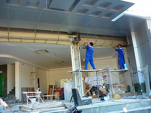 Lắp cửa cuốn bàu bàng giá rẻ nhanh chóng số 1 14 Lắp đặt ray cửa cuốn chuyên nghiệp